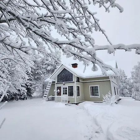 Sinettaestar-- Traditional Lapland Chalet